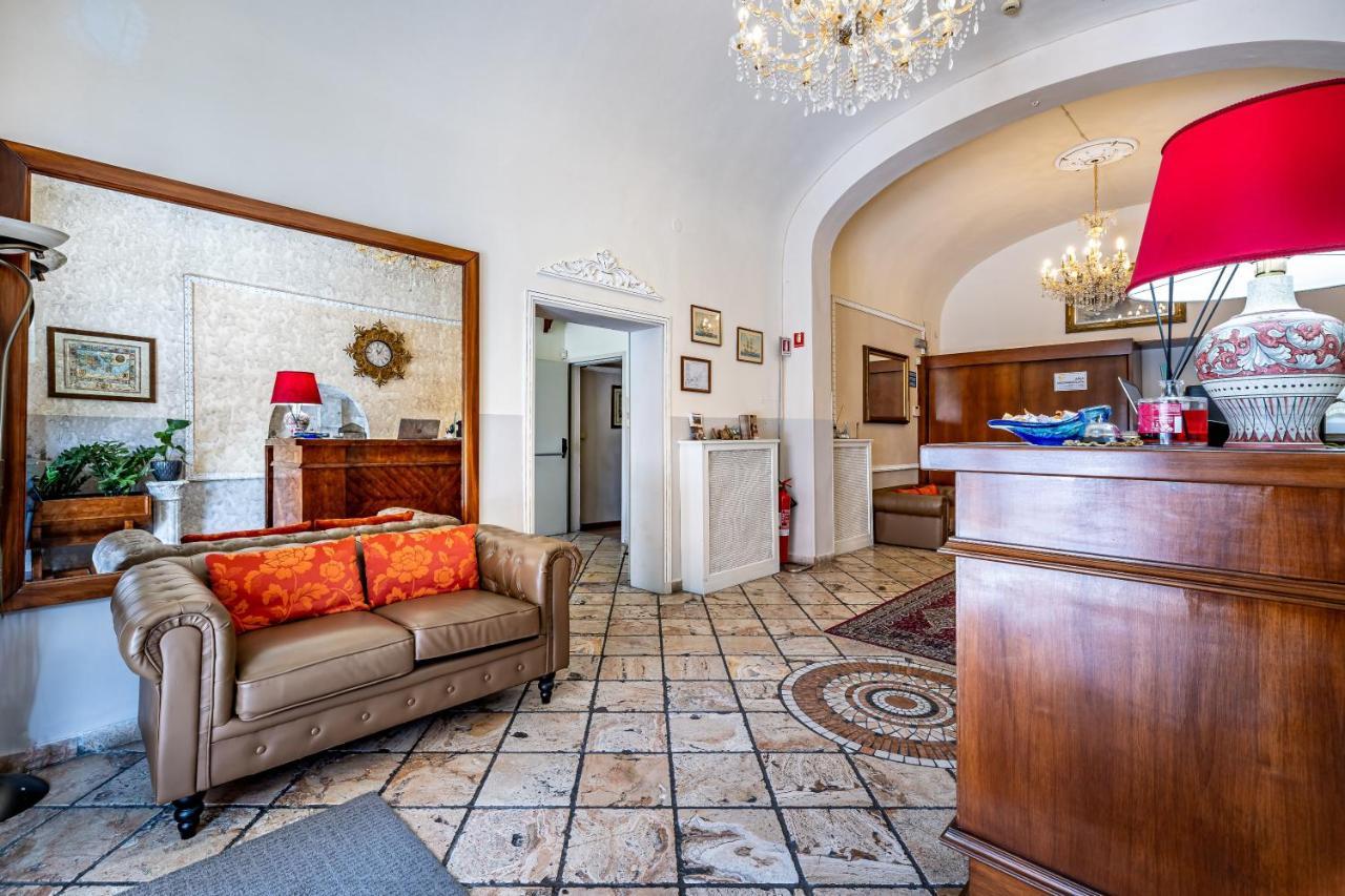 Hotel Minerva Пиза Екстериор снимка